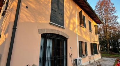 Casale 5 locali di 480 m² in Mirandola (41037)