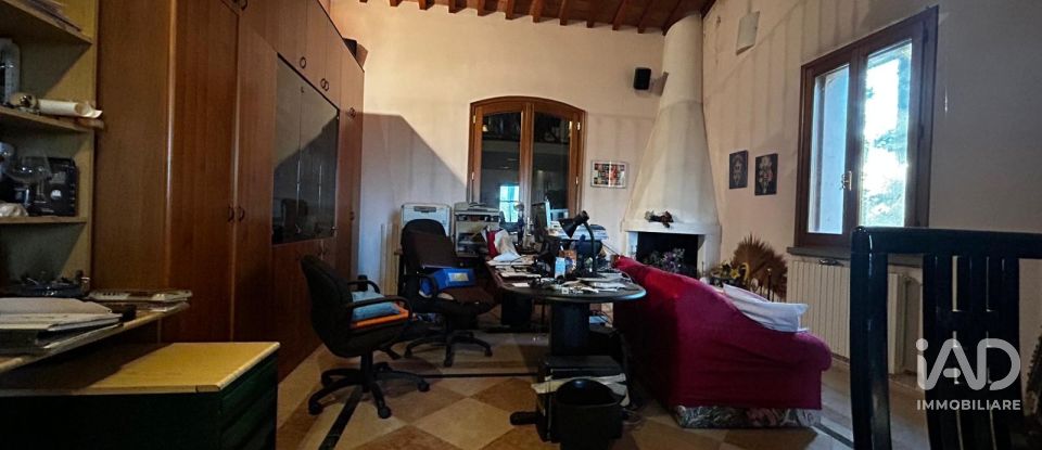 Casale 5 locali di 480 m² in Mirandola (41037)