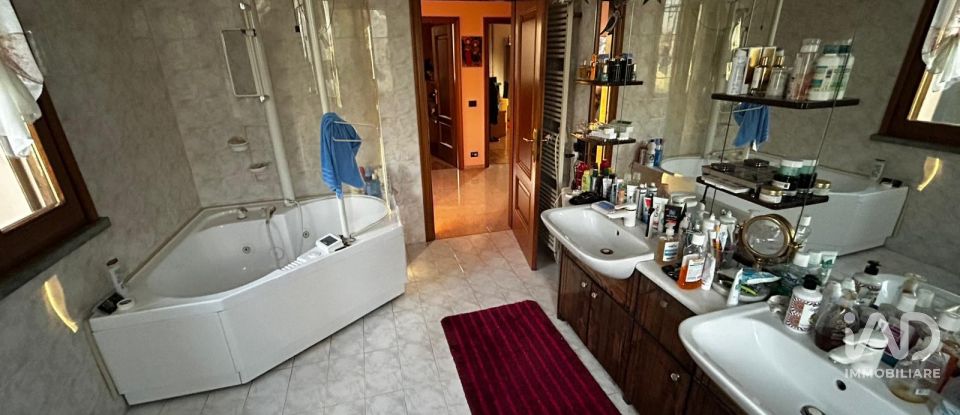 Casale 5 locali di 480 m² in Mirandola (41037)