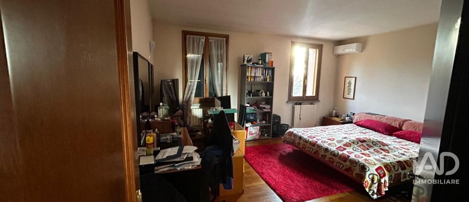 Casale 5 locali di 480 m² in Mirandola (41037)