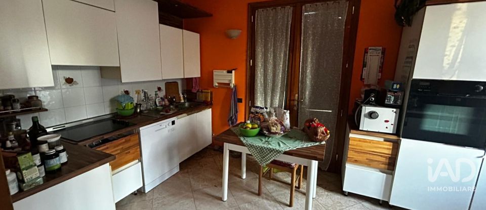 Casale 5 locali di 480 m² in Mirandola (41037)