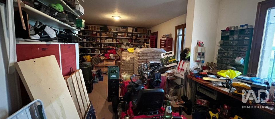 Casale 5 locali di 480 m² in Mirandola (41037)