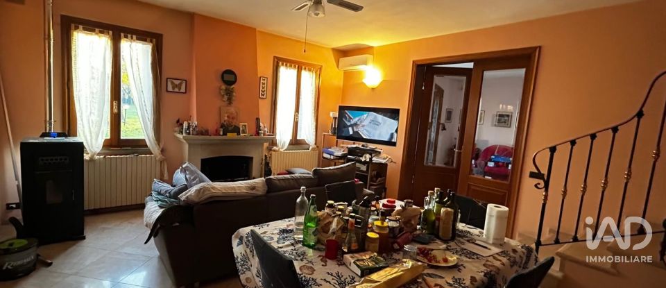 Casale 5 locali di 480 m² in Mirandola (41037)