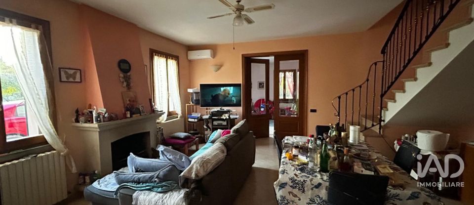 Casale 5 locali di 480 m² in Mirandola (41037)