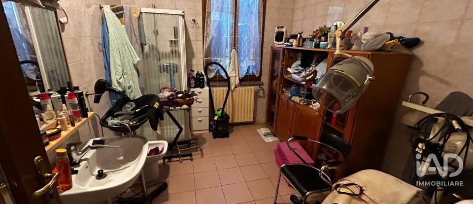 Casale 5 locali di 480 m² in Mirandola (41037)