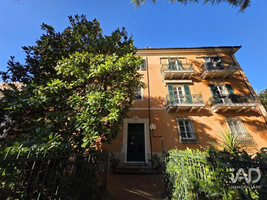Apartment 6 rooms of 159 m² in Savona (17100)