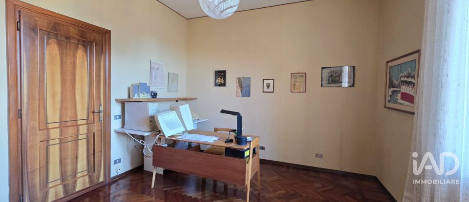 Apartment 6 rooms of 159 m² in Savona (17100)