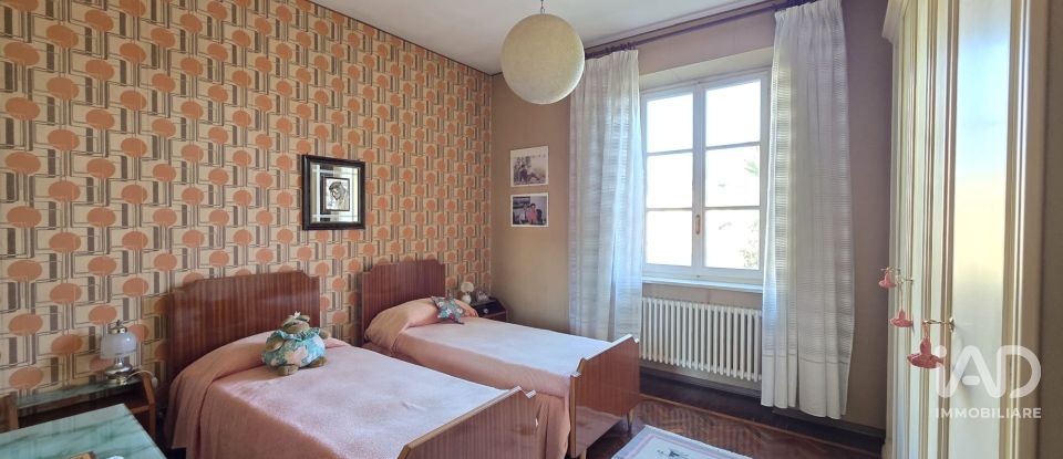 Apartment 6 rooms of 159 m² in Savona (17100)