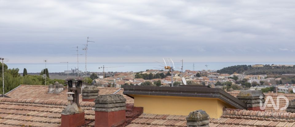 Appartamento 7 locali di 104 m² a Loreto (60025)