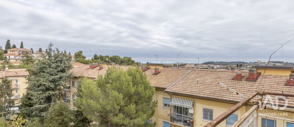 Appartamento 7 locali di 104 m² a Loreto (60025)