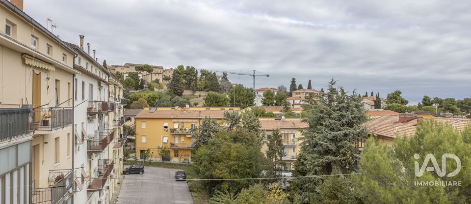 Appartamento 7 locali di 104 m² a Loreto (60025)