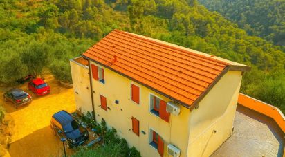 Casa indipendente / Villa 5 locali di 260 m² in Seborga (18012)