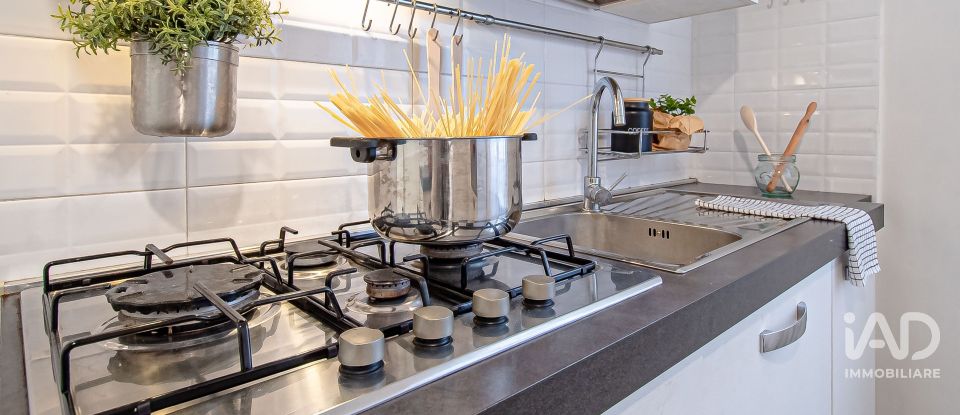 Apartment 8 rooms of 128 m² in Genova (16122)