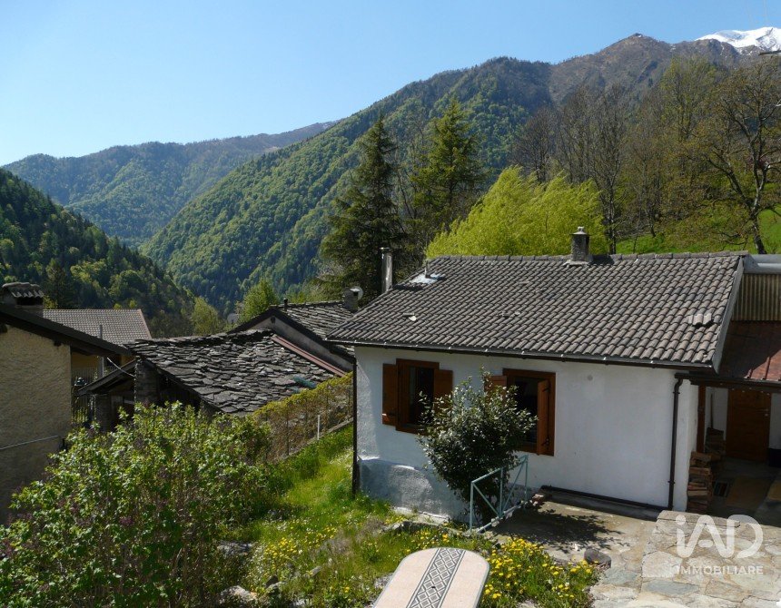 Casa indipendente / Villa 6 locali di 86 m² in Ronco Canavese (10080)