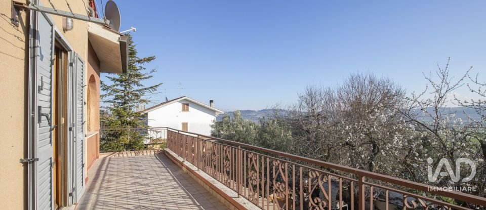 Appartamento 6 locali di 194 m² a Castelfidardo (60022)