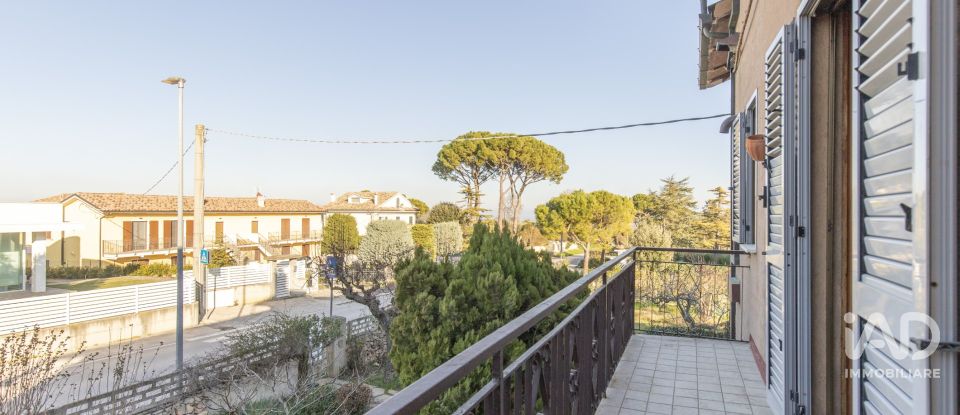 Appartamento 6 locali di 194 m² a Castelfidardo (60022)