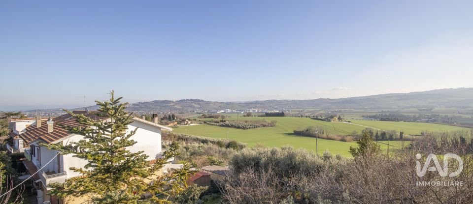 Appartamento 6 locali di 194 m² a Castelfidardo (60022)