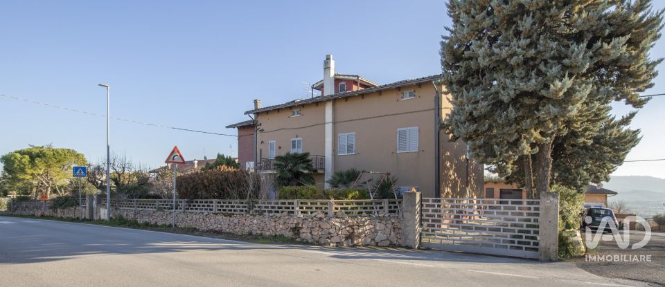 Appartamento 6 locali di 194 m² a Castelfidardo (60022)