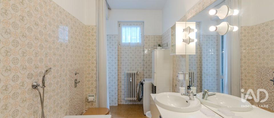 Three-room apartment of 110 m² in Milano (20127)