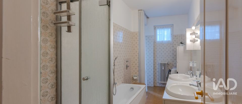 Three-room apartment of 110 m² in Milano (20127)