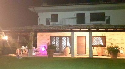 Casa indipendente / Villa 7 locali di 258 m² in Pianella (65019)