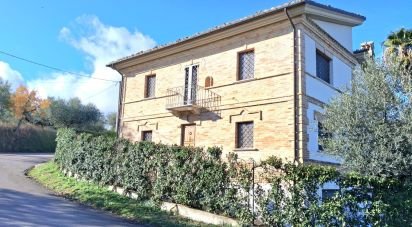 Casa indipendente / Villa 7 locali di 258 m² in Pianella (65019)