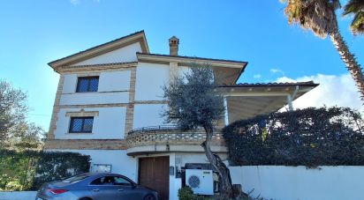 Casa indipendente / Villa 7 locali di 258 m² in Pianella (65019)
