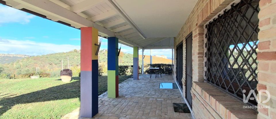 Casa indipendente / Villa 7 locali di 258 m² in Pianella (65019)