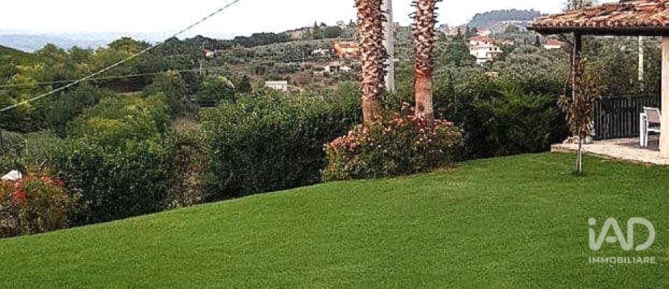 Casa indipendente / Villa 7 locali di 258 m² in Pianella (65019)