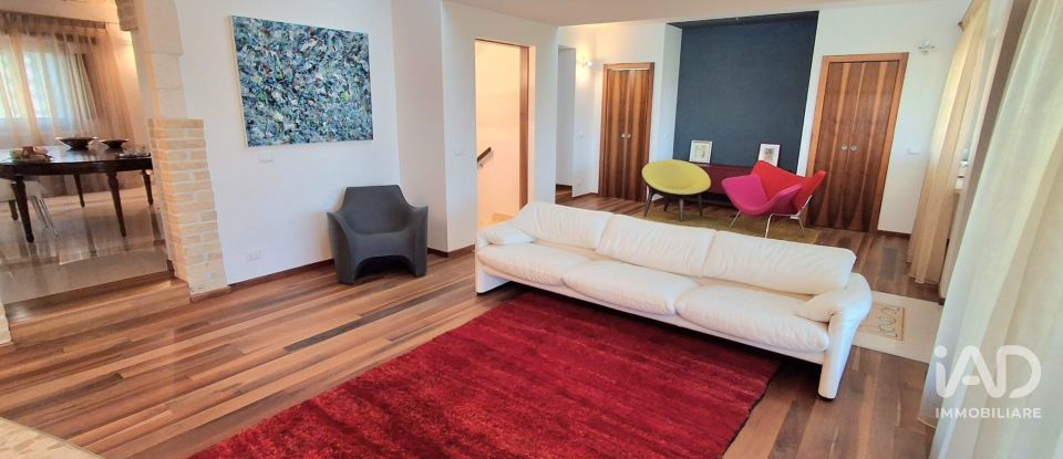 Casa indipendente / Villa 7 locali di 258 m² in Pianella (65019)