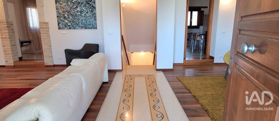 Casa indipendente / Villa 7 locali di 258 m² in Pianella (65019)