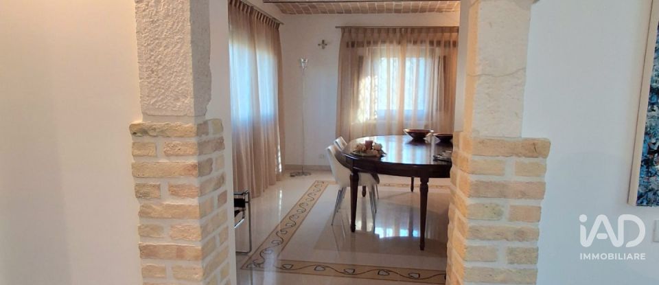 Casa indipendente / Villa 7 locali di 258 m² in Pianella (65019)