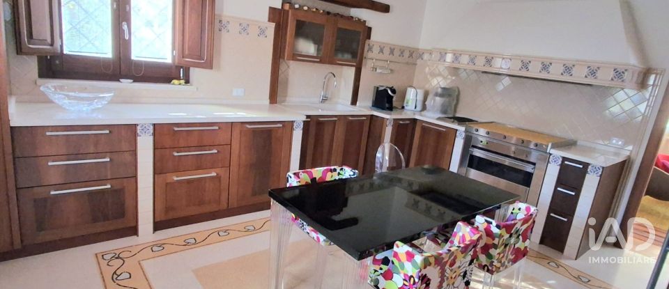 Casa indipendente / Villa 7 locali di 258 m² in Pianella (65019)