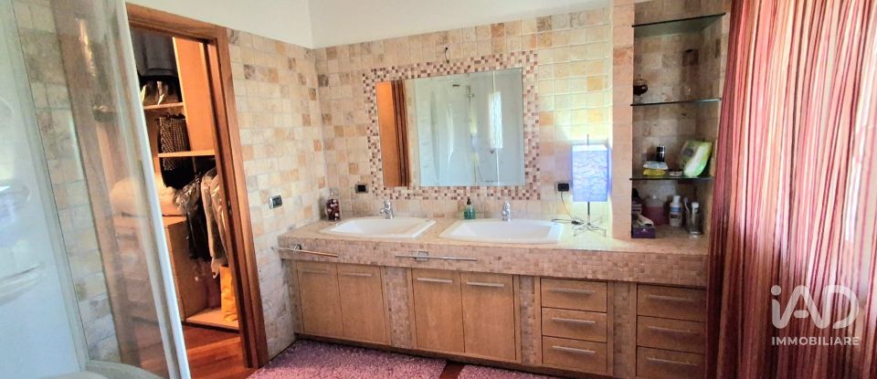 Casa indipendente / Villa 7 locali di 258 m² in Pianella (65019)