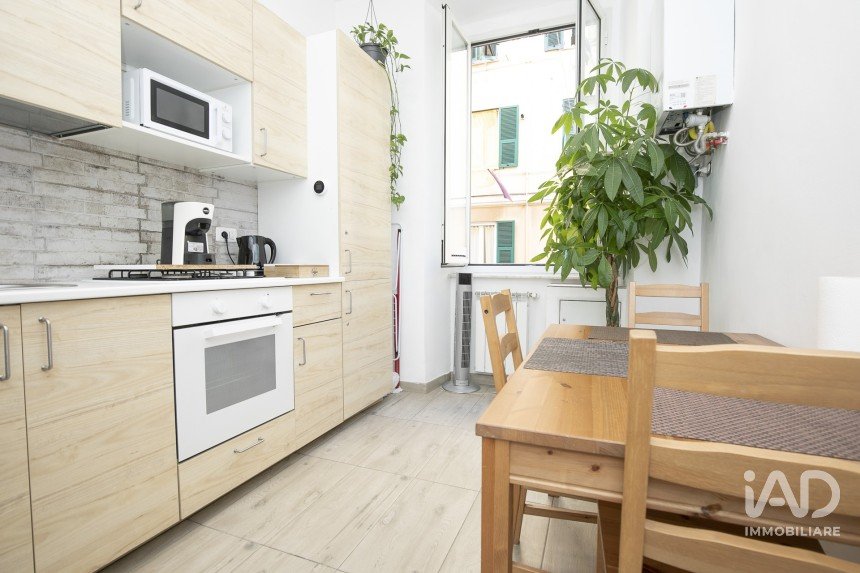 Apartment 7 rooms of 80 m² in Genova (16126)