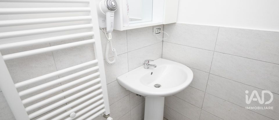 Apartment 7 rooms of 80 m² in Genova (16126)