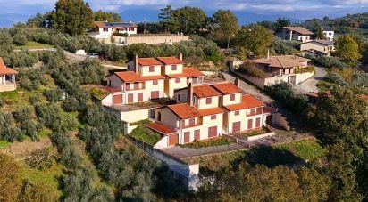 Casale 4 locali di 210 m² in Bettona (06084)