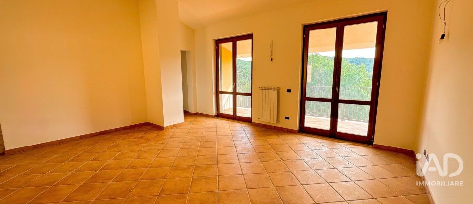 Casale 4 locali di 210 m² in Bettona (06084)