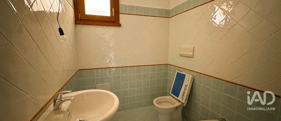 Casale 4 locali di 210 m² in Bettona (06084)