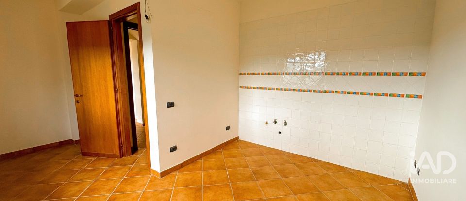 Casale 4 locali di 210 m² in Bettona (06084)
