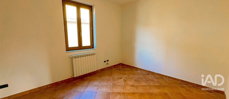 Casale 4 locali di 210 m² in Bettona (06084)