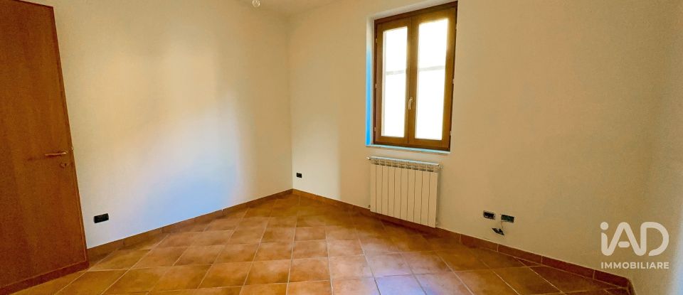 Casale 4 locali di 210 m² in Bettona (06084)