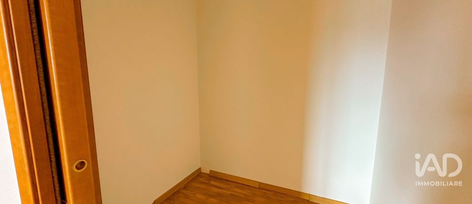 Casale 4 locali di 210 m² in Bettona (06084)