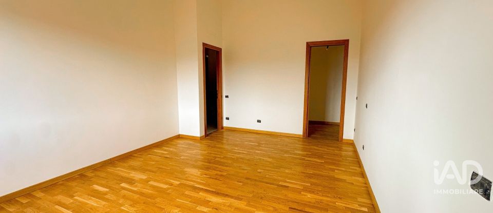 Casale 4 locali di 210 m² in Bettona (06084)