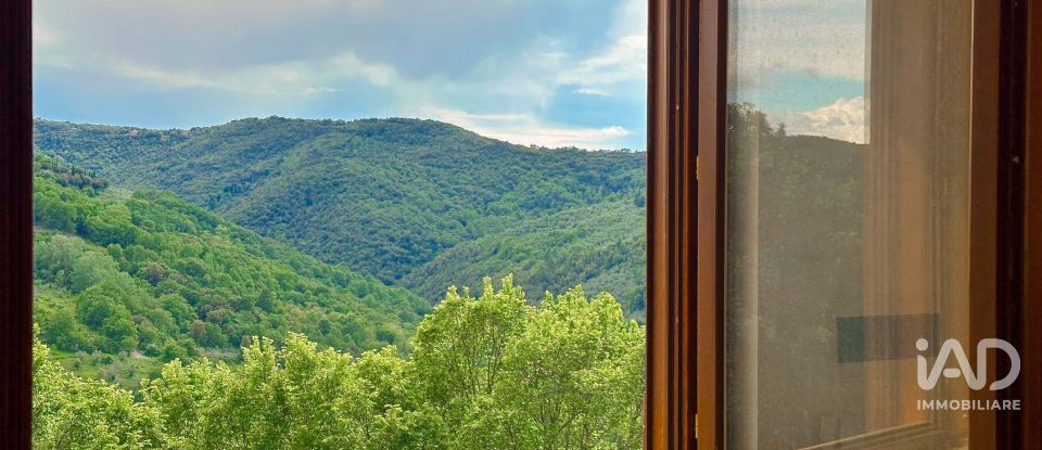 Casale 4 locali di 210 m² in Bettona (06084)