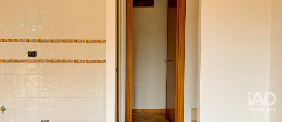 Casale 4 locali di 210 m² in Bettona (06084)