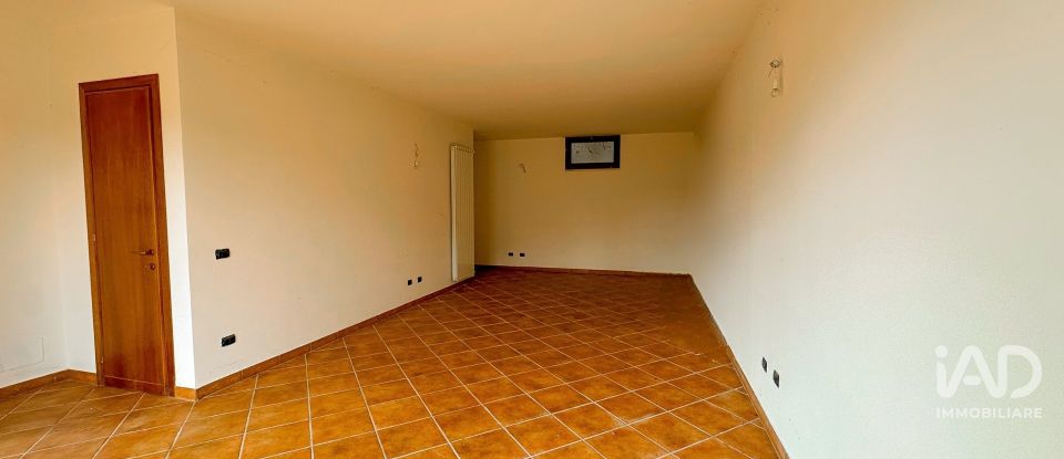 Casale 4 locali di 210 m² in Bettona (06084)
