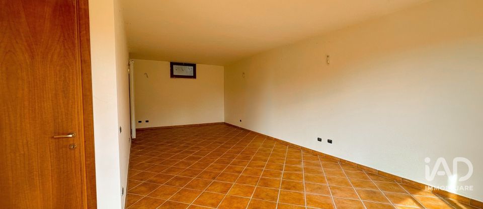 Casale 4 locali di 210 m² in Bettona (06084)