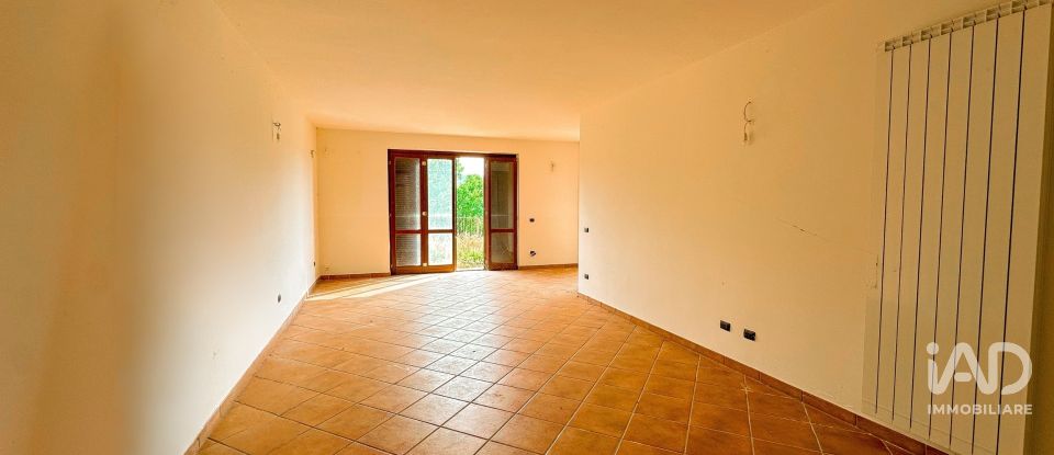 Casale 4 locali di 210 m² in Bettona (06084)