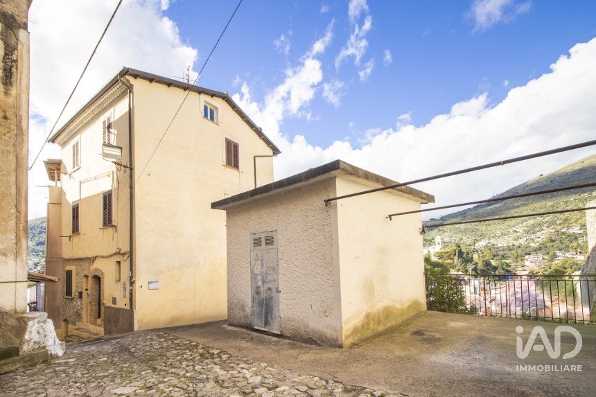 Appartamento 8 locali di 121 m² a Itri (04020)